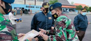 Danlanud Palembang Laksanakan Penyematan Wing Terbang Layang Kehormatan Kepada Kapolda Sumsel