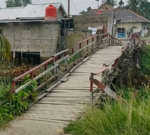 Wahhh, Ada Apa Dengan Jembatan Kayu di Sungai Gerong RT.9