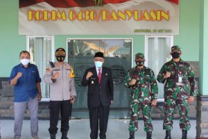 Kodim 0430/Banyuasin Menyaksikan Pelaksanaan Upacara Peringatan HUT TNI Ke-75 di Istana Negara