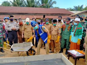 Bupati Lahat Simbolis Pembangunan Jalan Cor Beton di Desa Kencana Sari