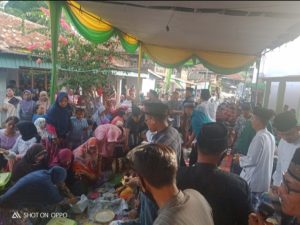 Masyarakat Desa Petunang Berantusias Mengikuti Acara Sedekah Dusun