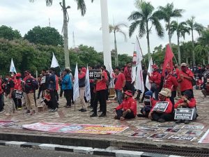 Ratusan Gebrak Dan Aliansi Kembali Unjuk Rasa Minta Tolak UU Omnibus Law Di DPRD Sumsel