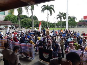 Forum Aliansi Masyarakat Lingkungan PT Pusri Demo di DPRD Sumsel