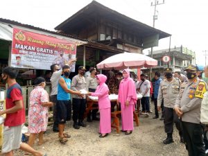 Giat Warung Mang Pedeka di Kikim Timur, Kapolres Lahat Berikan Tali Asih Warga Lumpuh Layu