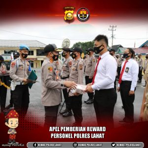 Kapolres Lahat Berikan Penghargaan dan Reward Kepada Anggota yang Berprestasi