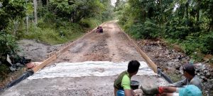 Masyarakat Desa Baturaja Kecamatan Empat Petulai Dangku Meminta Proyek Peningkatan Jalan Ditunda Pelaksanaannya