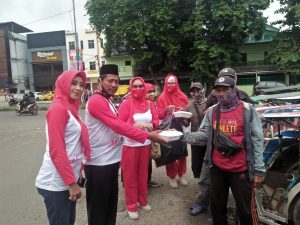 Indahnya Berbagi di Jum’at Barokah Turun Ke Jalan Bersama Ponpes Subulussalam Palembang Dan Garda HNU