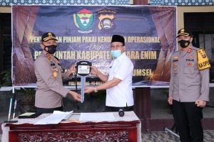 Kapolda Sumsel Menerima Hibah/Pinjam Pakai 10 Unit Ranmor Roda Empat Dari Pemkab Muara Enim