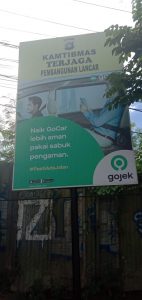 Diduga Ilegal, Papan Reklame Gojek Belum Dapat Izin RT dan Pemilik Lahan