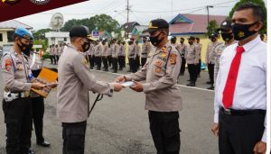 Kapolres Lahat Pimpin Apel Upacara Pemberian Penghargaan