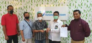 Marihot Sianipar Bantu Marbot Masjid Mendaftar Di BPJS Tenaga Kerja