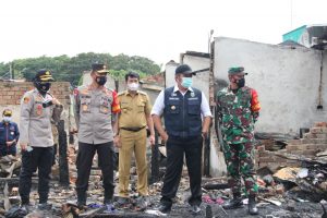 Kapolda Sumsel Bersama Pangdam II Sriwijaya Mendampingi Gubernur Sumsel Dalam Bakti Sosial dan Kunjungi Lokasi Kebakaran