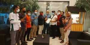 IWO Resmi Terbentuk, Ketum Langsung Serahkan Surat Mandat