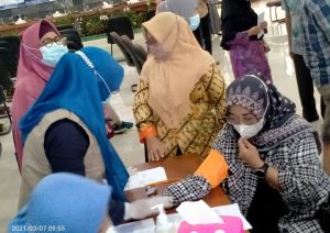 Ketua Persit 0405/ Lahat Laksanakan Vaksinasi Tahap 2