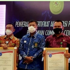 Ketua Pengadilan Negeri Lahat Menerima Sertifikat Akreditasi Penjaminan Mutu