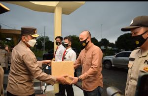 Kapolda Sumsel Irjen Pol Prof. Dr. Eko Indra Heri S, M.M., Berikan Penghargaan Kepada personel yang berprestasi saat Kunker ke Polres Muratara