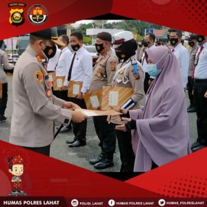 Kapolres Lahat Berikan penghargaan Kepada 47 Personel Polres Lahat dan 1 Warga Masyarakat