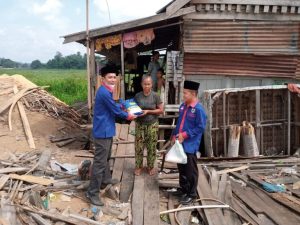 PK KNPI Bagikan Sembako Untuk Masyarakat Kurang Mampu