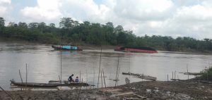 Warga Pengguna Sungai Lematang Keluhkan Adanya Kapal Mengangkut Batu Bara