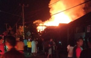 Satu Rumah di Lahat Tengah Terbakar, Bantu Padamkan Api Dua Korban Alami Luka