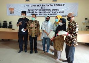 Bantuan Ikasmanta Peduli Bagi Guru dan Masyarakat Yang Tidak Mampu