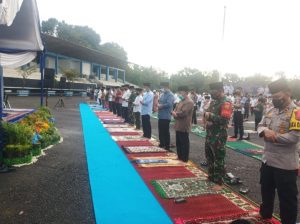 Bupati Lahat Sholat Ied Berjamaah di Lapangan Seganti Setungguan