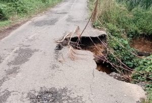 Jalan Penghubung Ke Desa Talang Sawah Terancam Putus