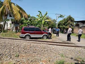 Tak Ada Palang Kereta Api, Mobil Guru SMKN 1 Lahat Nyaris Tertabrak