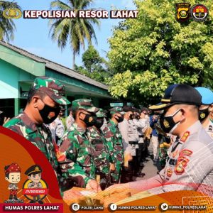 Bersinergis Cegah Covid-19, Babinsa dan Bhabinkamtibmas Kabupaten Lahat Apel Penghargaan