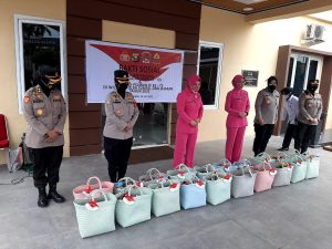 Ketua Bhayangkari Daerah Sumsel Bersama Pengurus Berikan Bantuan Sembako