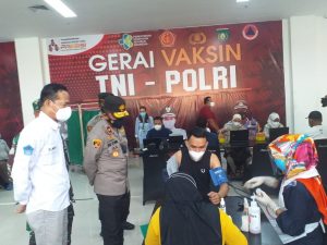 Kapolda ,Wakapolda, Tinjau Gerai Vaksin Dan PPKM Serta Bakti Sosial Polres jajaran Sumsel