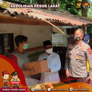 Kapolda Sumsel Bersama Forkopimda Lahat Giat Baksos Terdampak Covid-19