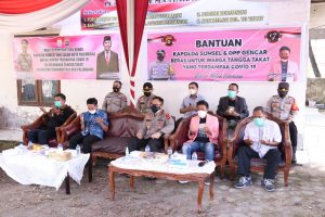 Melalui DPP Gencar, Polda Sumsel Serahkan Bantuan Beras pada Warga Tangga Takat