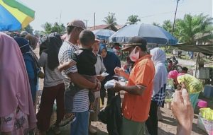 Sosialisasi Pembagian Masker di Pasar Air Gading