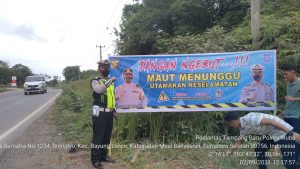 Satlantas Polres Muba Pasangan Himbauan di Jalan Rawan Laka Lantas