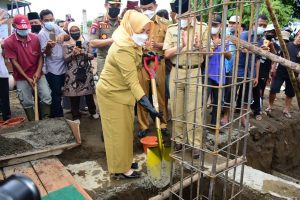 Bupati Mura Meletakkan Batu Pertama Pembangunan Masjid Ar-Rohman Kelurahan B. Srikaton Tugumulyo