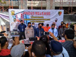Ditreskrimsus Bongkar Penjualan Kosmetik Ilegal di Palembang, Pelakunya Sepasang Suami Istri
