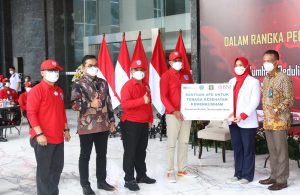 1.000 Bingkisan Diserahkan untuk Pasien Wisma Atlet dalam Giat “Kumham Peduli, Kumham Berbagi dan Empati Kumham”