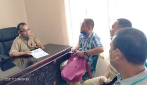 Warga Perumahan Bukit Arcomba Residen Serahkan Berkas Hibah kepada Pemkab Lahat