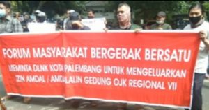 Kantor Dinas DLHK Kota Palembang Di Seruduk Puluhan  Masa