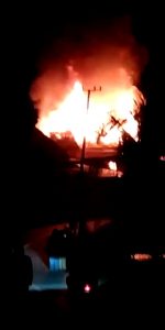 Sijago Merah Melahap Rumah Panggung Dua Lantai Milik Kepala Desa Sukarame rambang Muara Enim