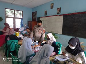 Polres Lahat Melaksanakan Vaksinasi Mobile Presisi di SMPN 1 Lahat dan di Desa Air Lingkar kecamatan Pagar Gunung