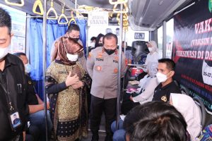 Polda Sumsel Terjunkan Personel Vaksinator ke Masyarakat Guna Membantu Pemerintah Dala Mempercepat Vaksinasi