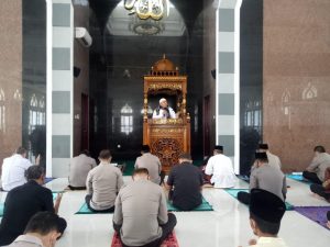 Khotib Jumat Brigjen Pol Drs Zulkifli : Tulislah Amal Perbuatanmu Dengan Catatan Amat Baik