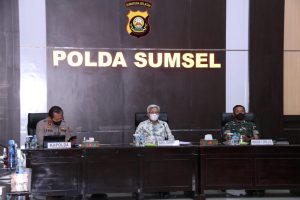 Kapolda Sumsel Mengantisipasi Potensi Lonjakan Covid 19 Pada Perayaan Natal 2021.dan Tahun Baru 2022 di Ruang Rekonfu Gedung Promoter