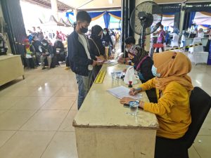 Kapolda Sumsel Hadiri Langsung Pelaksanaan Vaksinasi Di PT Pusri