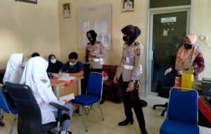 Menuju Herd Immunity, Polres Lahat dan UPTB Samsat Lahat 1 Melaksanakan Vaksinasi Gratis