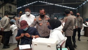 Tribun Sumsel- Sriwijaya Post Menggelar Vaksinasi Bassal Bekerjasama Dengan Polda Sumsel dan PT PLN WS2JB di Graha Tribun, Senin
