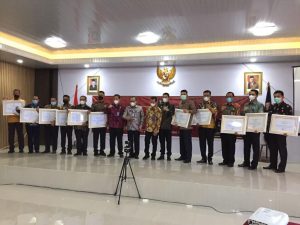 Bapas Lahat Terima Piagam Penghargaan Pelayanan Berbasis HAM pada Kegiatan Peringatan Hari HAM Sedunia