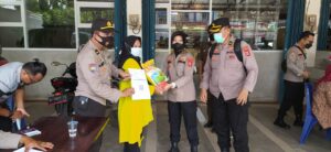 Irwasda dan Kabidkeu Polda Sumsel Gelar Monitoring Gebyar Keroyok Vaksinasi Covid-19 di Kecamatan Kemuning